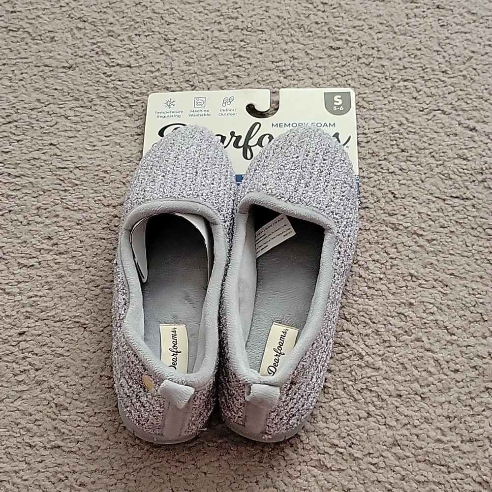 NWT Dearfoams Memory Foam Slippers